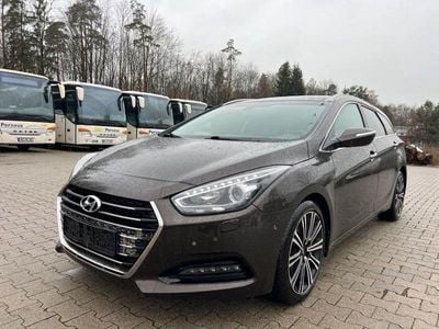 Gebraucht Hyundai i40 Premium 141 PS (103 kW) 2015 Braun Kombi