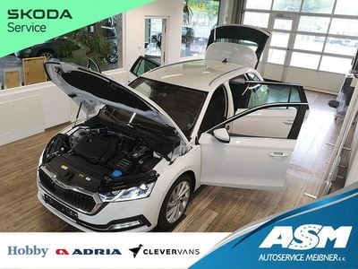 Weiß Gebraucht 2023 Skoda Octavia Style Kombi | 25.997 € (Fairer Preis)