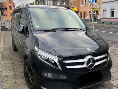 Grau Gebraucht 2022 Mercedes V250 Avantgarde Edition Van / Kleinbus | 55.500 € (Etwas zu teuer)