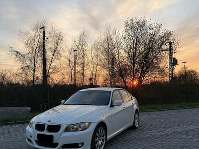 Gebraucht BMW 316 143 PS (105 kW) 2011 Weiß Limousine