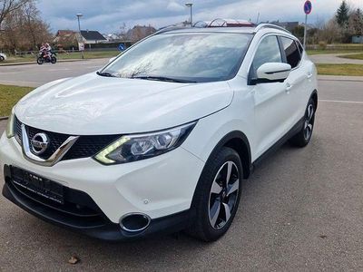 Gebraucht Nissan Qashqai Tekna 116 PS (85 kW) 2015 Weiß SUV