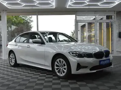 Gebraucht BMW 320 Advantage 240 PS (176 kW) 2020 Weiß Limousine