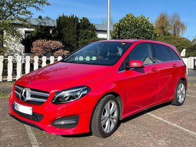 Gebraucht Mercedes B180 Urban 122 PS (89 kW) 2018 Rot Van / Kleinbus