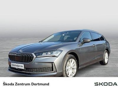 Neu Skoda Superb Selection 193 PS (141 kW) 2026 Grau Kombi