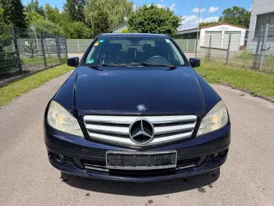 Gebraucht Mercedes C200 136 PS (100 kW) 2009 Blau Limousine