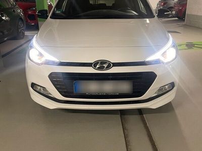 gebraucht Hyundai i20 in weiß/EZ 03/18