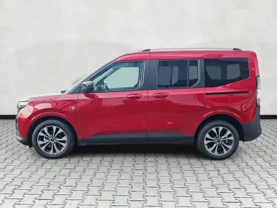 Gebraucht Ford Tourneo Courier Titanium 125 PS (91 kW) 2025 Rot Van / Kleinbus
