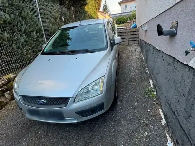 Gebraucht Ford Focus Trend 80 PS (58 kW) 2006 Silber Limousine