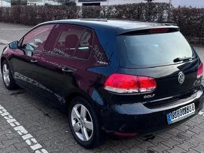 Gebraucht VW Golf VI 102 PS (75 kW) 2010 Schwarz Kleinwagen