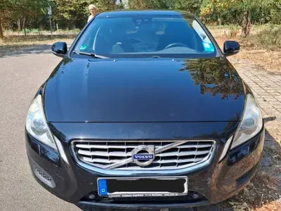 Gebraucht Volvo V60 Momentum 179 PS (131 kW) 2011 Schwarz Kombi