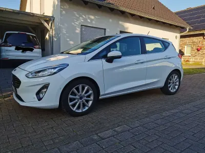 Gebraucht Ford Fiesta Titanium 86 PS (63 kW) 2017 Weiß Kleinwagen