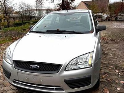 Gebraucht Ford Focus 101 PS (74 kW) 2005 Silber Kleinwagen