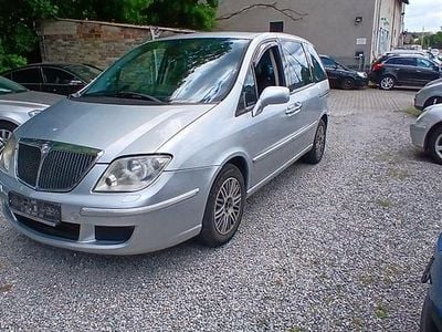 Silber Gebraucht 2005 Lancia Phedra Van / Kleinbus | 1.150 €