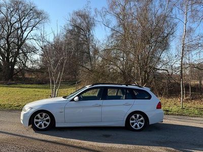 Weiß Gebraucht 2008 BMW 320 Limousine | 3.900 € (Guter Preis)