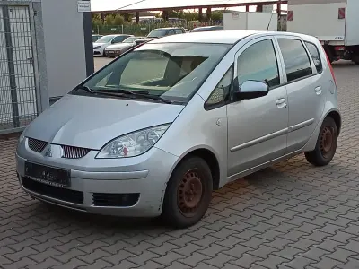 Gebraucht Mitsubishi Colt 95 PS (69 kW) 2006 Silber Van / Kleinbus