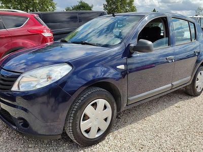 Blau Gebraucht 2010 Dacia Sandero Ambiance Limousine | 2.200 € (Etwas zu teuer)