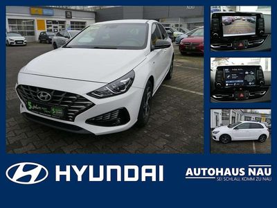 Gebraucht Hyundai i30 Intro Edition 159 PS (116 kW) 2022 Polar white / sol Limousine