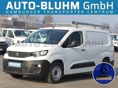 Kaolinweiß Gebraucht 2020 Peugeot Partner Premium Van / Kleinbus | 15.815 € (Teuer)
