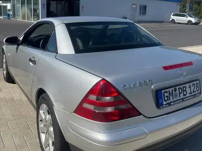 Gebraucht Mercedes SLK230 193 PS (141 kW) 1999 Silber Cabrio