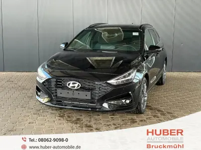 Neu Hyundai i30 Comfort 101 PS (74 kW) 2025 Abyss black Kombi