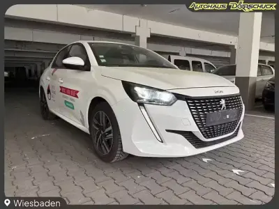 Gebraucht Peugeot 208 Allure 101 PS (74 kW) 2020 Weiß Kleinwagen