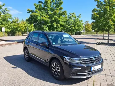Gebraucht VW Tiguan Life 150 PS (110 kW) 2024 Schwarz SUV