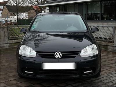 Schwarz Gebraucht 2004 VW Golf Limousine | 2.190 €