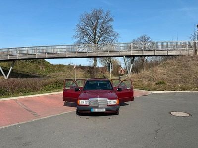 Gebraucht Mercedes 190 109 PS (80 kW) 1991 Rot Limousine
