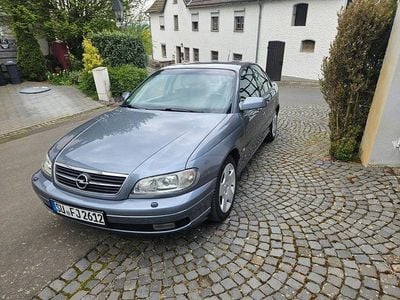 Begagnad Opel Omega Edition 218 HK (160 kW) 2001 Grå Sedan