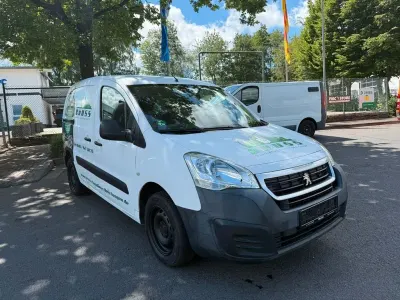 Gebraucht Peugeot Partner Premium 75 PS (55 kW) 2018 Weiß Van / Kleinbus