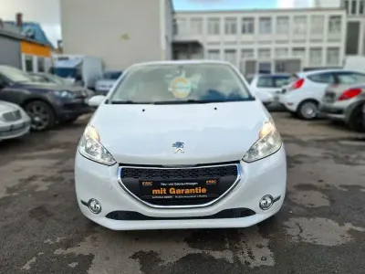 Usata Peugeot 208 Active 68 CV (50 kW) 2013 Bianco Utilitaria