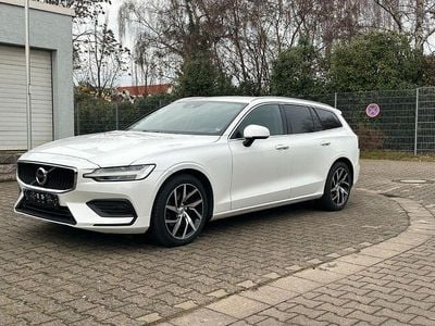 Weiß Gebraucht 2019 Volvo V60 Momentum Kombi | 17.500 € (Guter Preis)