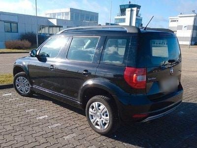 Begagnad Skoda Yeti Active 105 HK (77 kW) 2014 Svart SUV