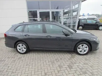 Gebraucht VW Golf VIII Life 116 PS (85 kW) 2024 Grau Kombi