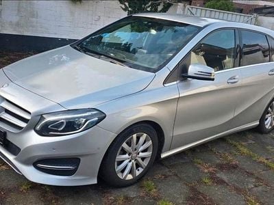 Silber Gebraucht 2017 Mercedes B180 Style Van / Kleinbus | 9.999 € (Superpreis)