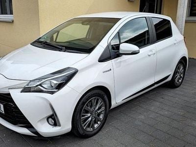 Gebraucht Toyota Yaris Hybrid 101 PS (74 kW) 2017 Weiß Kleinwagen