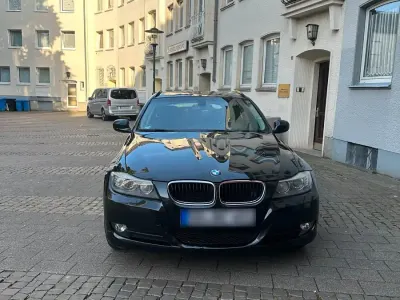 Gebraucht BMW 320 184 PS (135 kW) 2010 Schwarz Kombi