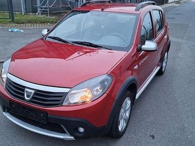 Rot Gebraucht 2012 Dacia Sandero Stepway Limousine | 5.400 € (Guter Preis)