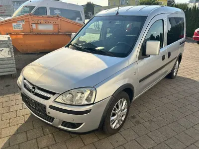 Gebraucht Opel Combo 94 PS (69 kW) 2009 Silber Van / Kleinbus