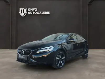 Gebraucht Volvo V40 Momentum 150 PS (110 kW) 2019 Schwarz Limousine