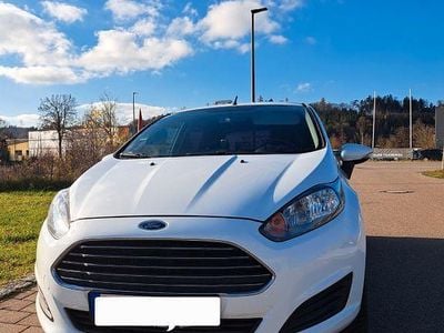 Weiß Gebraucht 2014 Ford Fiesta Limousine | 4.050 € (Guter Preis)