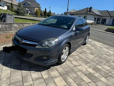 Begagnad Opel Astra GTC OPC 179 HK (131 kW) 2008 Grå Sedan