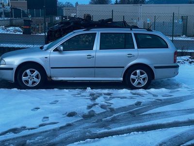 Silber Gebraucht 2003 Skoda Octavia Kombi | 999 €