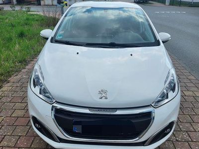 Gebraucht Peugeot 208 Urban Move 82 PS (60 kW) 2016 Weiß Kleinwagen
