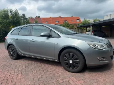 Gebraucht Opel Astra Eco 101 PS (74 kW) 2012 Silber Kombi