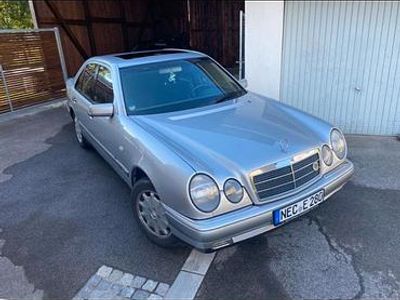 Silber Gebraucht 1997 Mercedes E280 Limousine | 5.000 € (Etwas zu teuer)