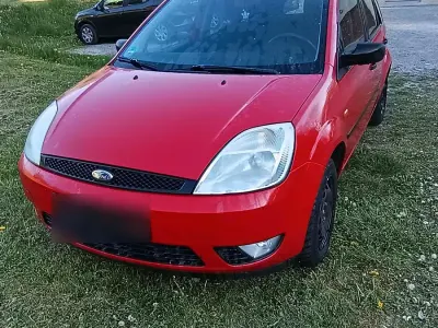 Usata Ford Fiesta 59 CV (43 kW) 2005 Rosso Utilitaria