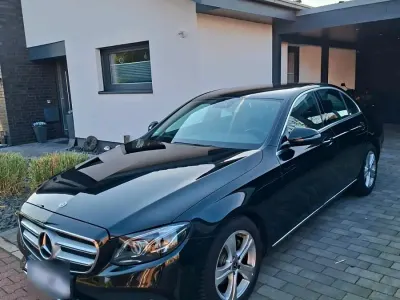 Gebraucht Mercedes E220 194 PS (142 kW) 2017 Schwarz Limousine
