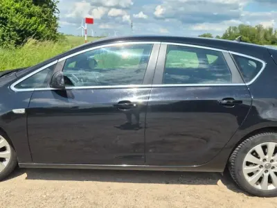 Gebraucht Opel Astra Edition 179 PS (131 kW) 2010 Schwarz Limousine