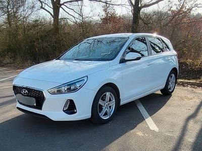 Gebraucht Hyundai i30 Trend 99 PS (72 kW) 2018 Weiß Limousine